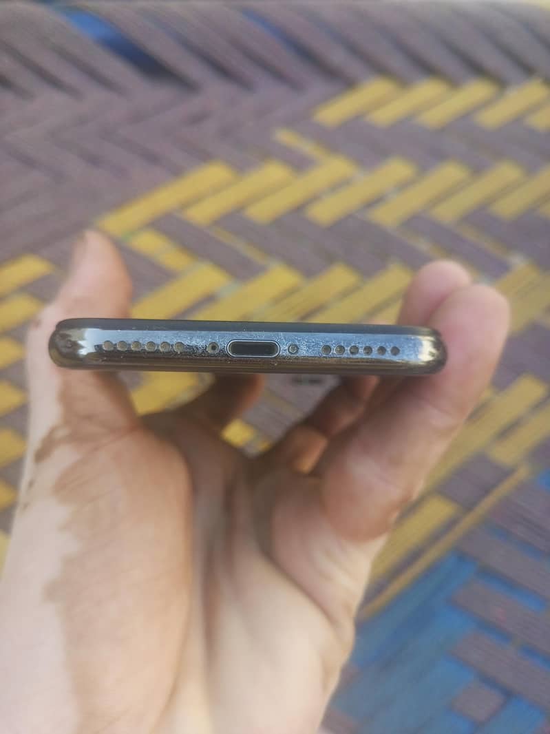 Apple iPhone X 3