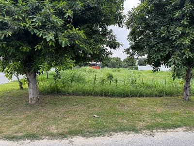 Corner Plot On 100 Ft Road At High-End Locality Of DHA Phase 7 Block P