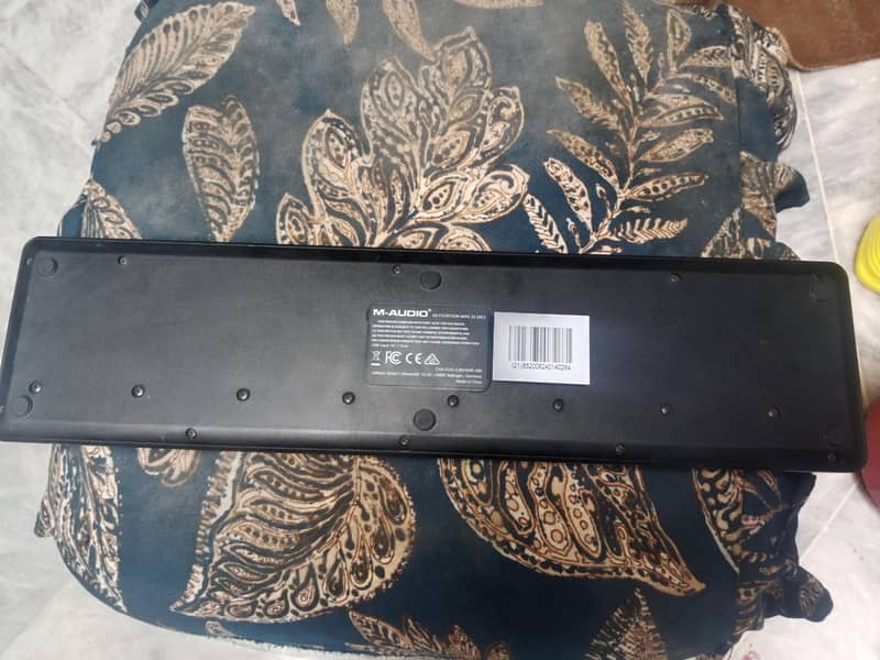 32 key Midi Controller my only Whatsapp 03445446547 4