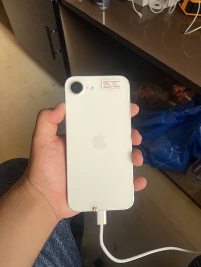 Apple iPhone 16e