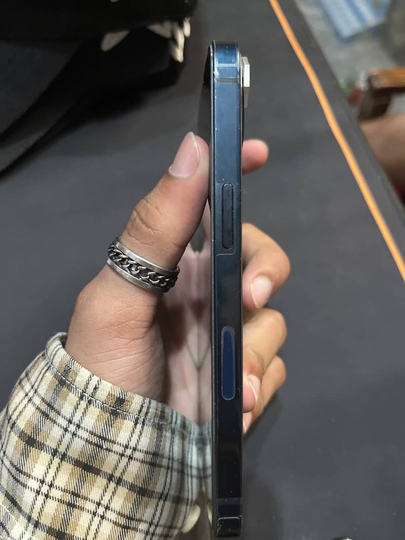 Apple iPhone 13 0