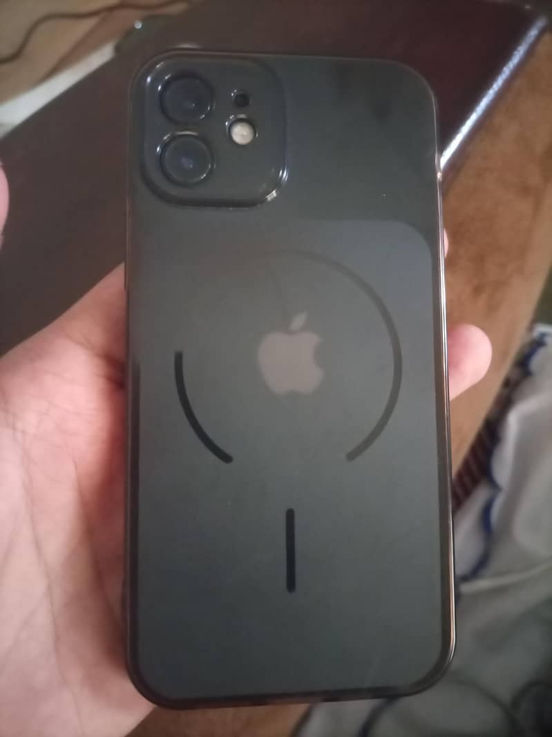 Apple iPhone 12 4