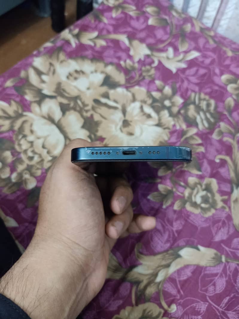 Apple iPhone 13 2