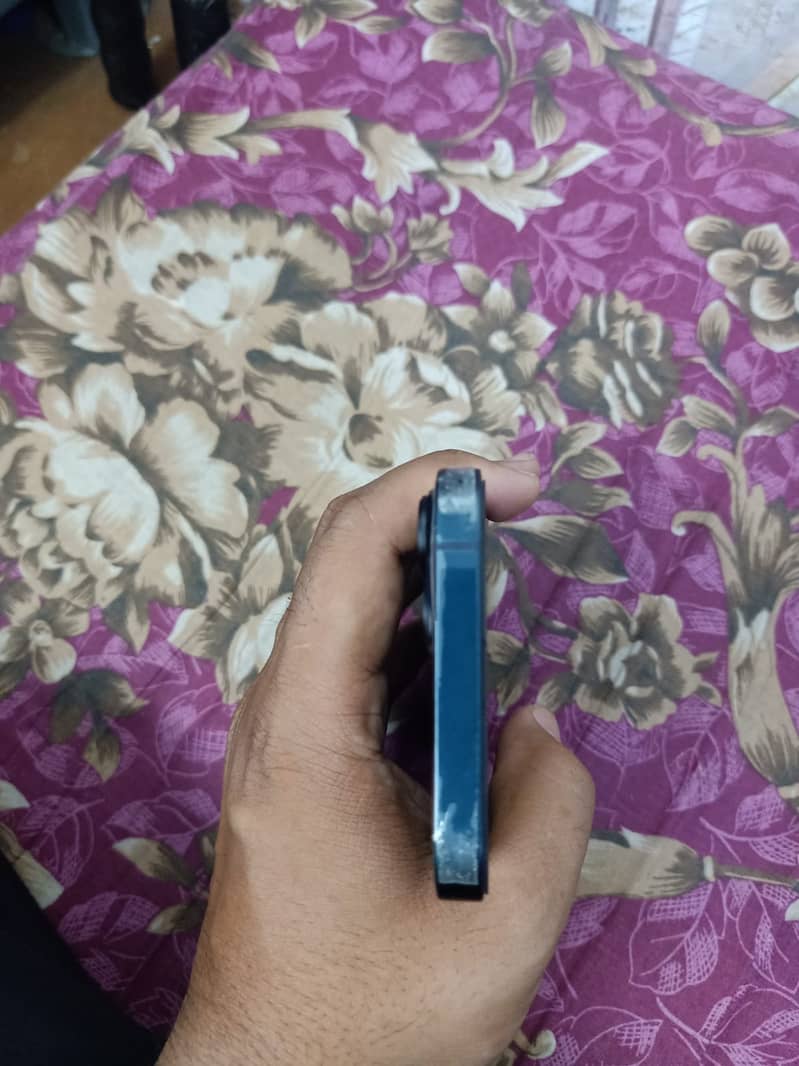 Apple iPhone 13 3