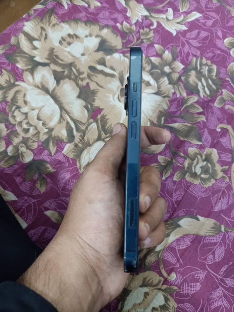 Apple iPhone 13 4