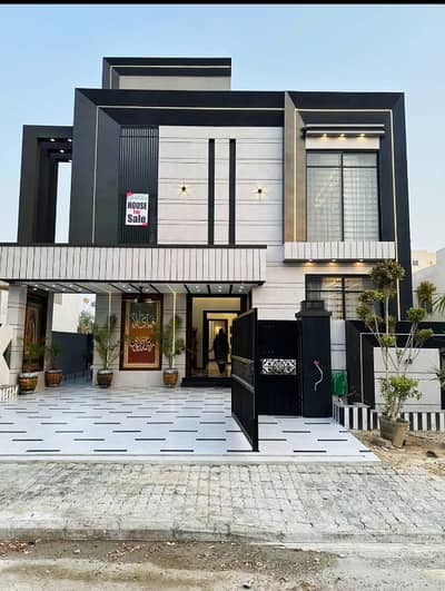 10 MARLA HOUSE ON IDEAL LOCATION WITH LOWEST PRICE AVAILABLE FOR SALE IN BAHRIA TOWN LHR