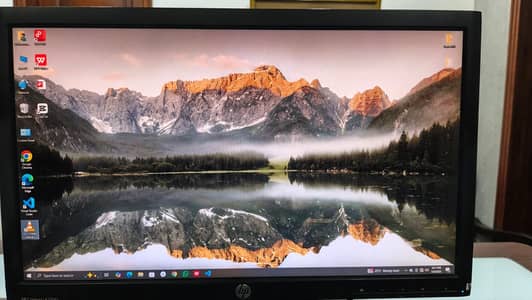 HP 22" Monitor | VGA + DVI + DisplayPort | LED Display