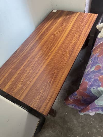 4wooden chairs with 1wooden table