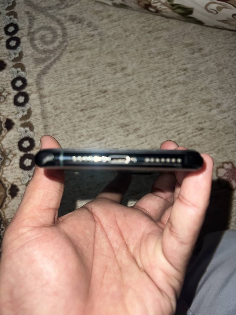 Apple iPhone 11 Pro Max 2