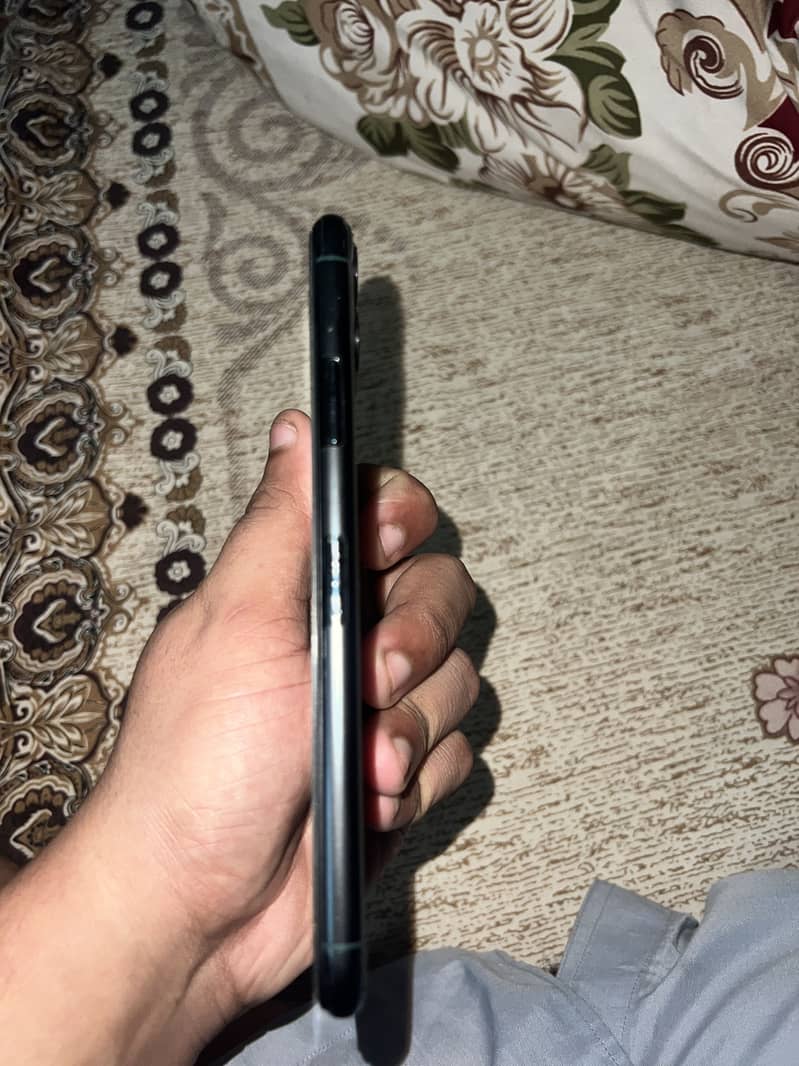 Apple iPhone 11 Pro Max 6