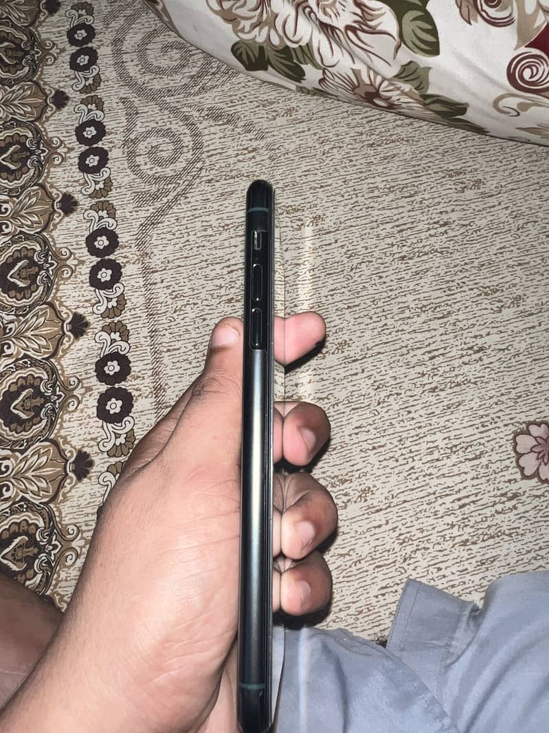 Apple iPhone 11 Pro Max 7