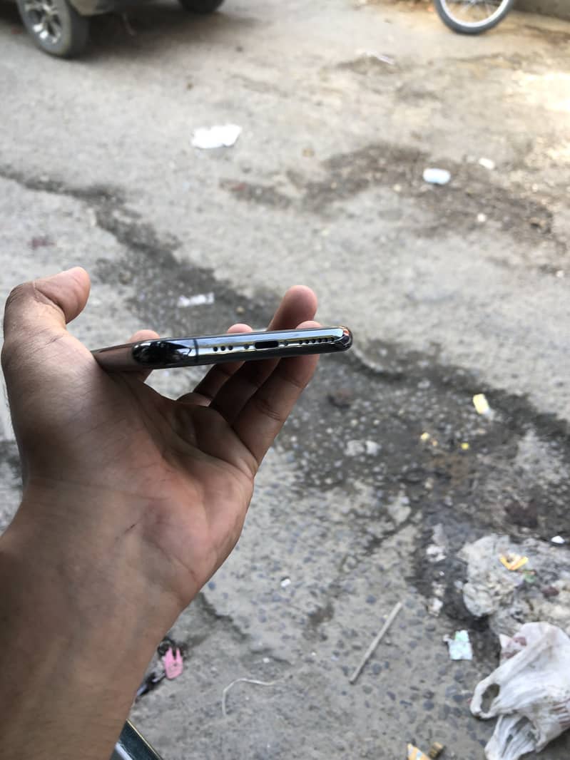 Apple iPhone 11 Pro 2