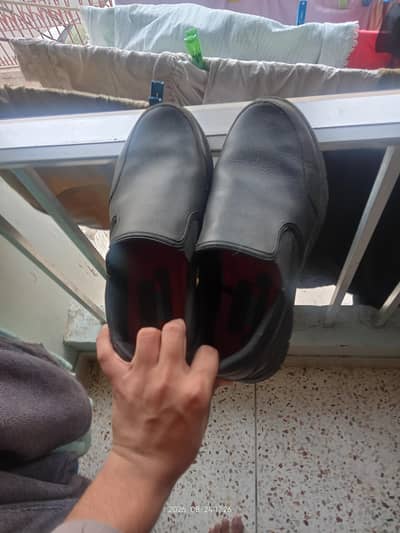 Black shoes ganiun Skechers
