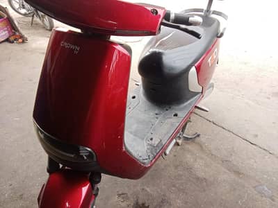 Crown EV-1000 2025 / Like New Condition / Self Start / Urgent Sale