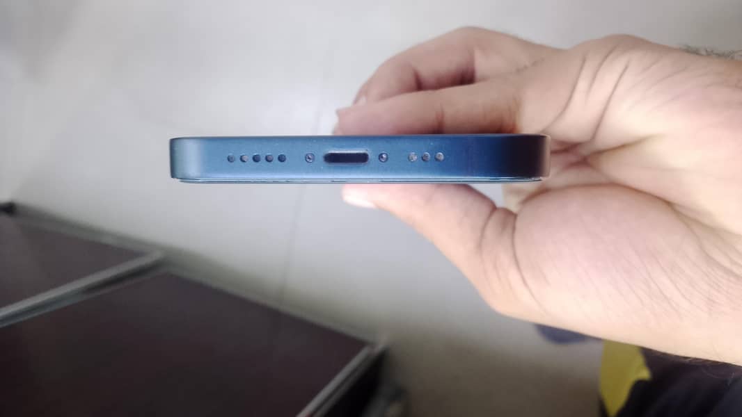 Apple iPhone 13 2
