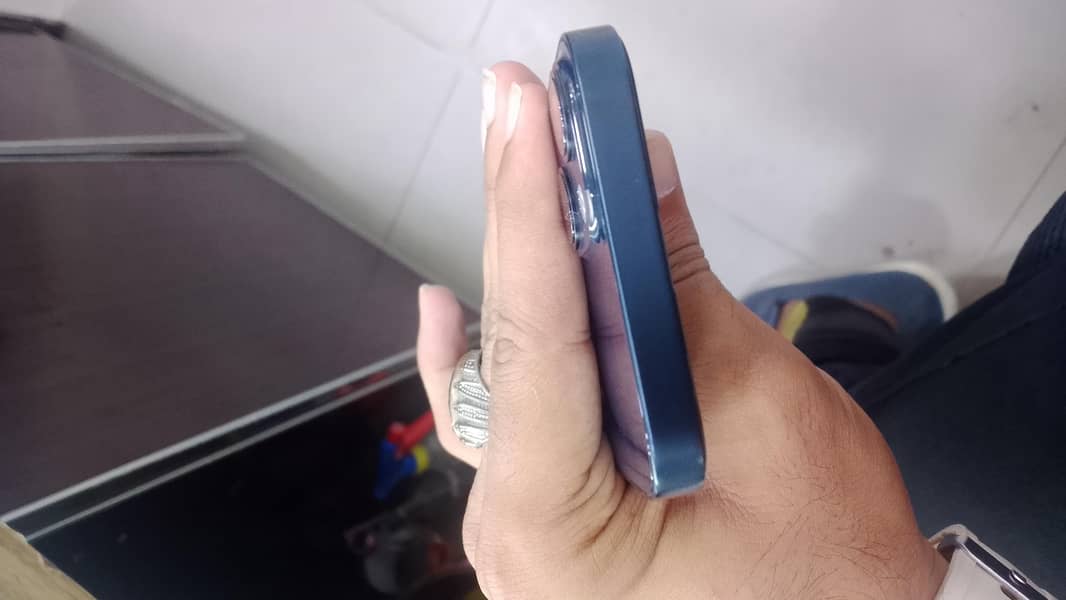 Apple iPhone 13 3