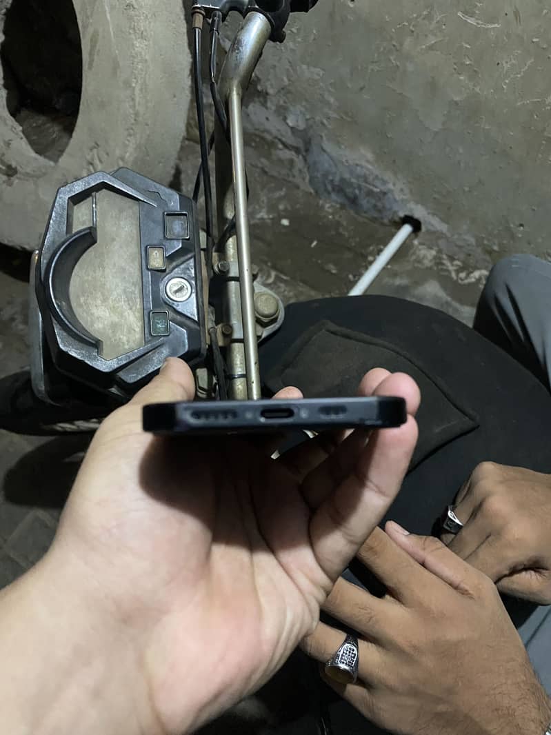 Apple iPhone 15 5
