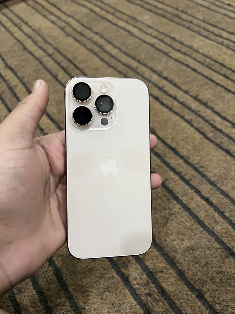 Apple iPhone 16 Pro 0