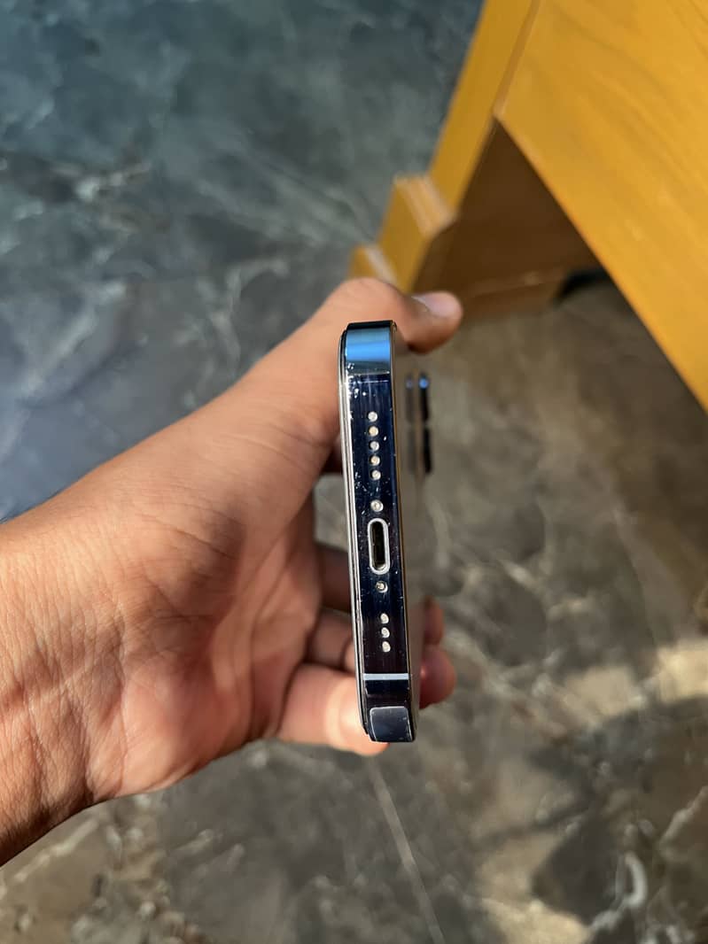 Apple iPhone 13 Pro 2