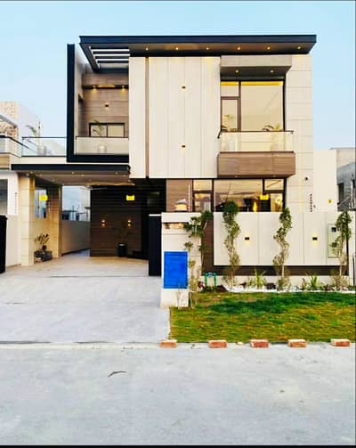 10 MARLA BRAND NEW HOUSE ON PRIME LOCATION WALKING DISTANCE FROM IMTIAZ MALL AVAILABLE FOR SALE IN BAHRIA TOWN