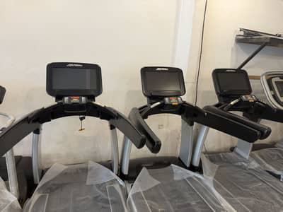 LIFE FITNESS TREADMIL DISCOVERY