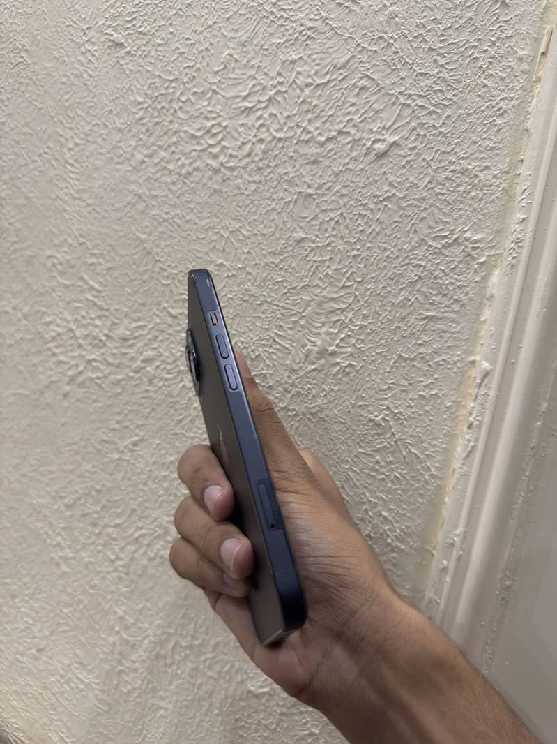 Apple iPhone 13 0