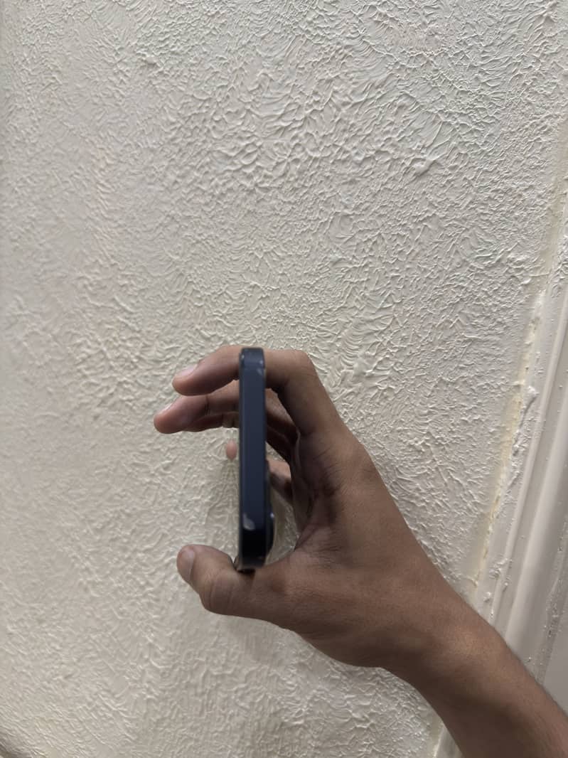 Apple iPhone 13 2