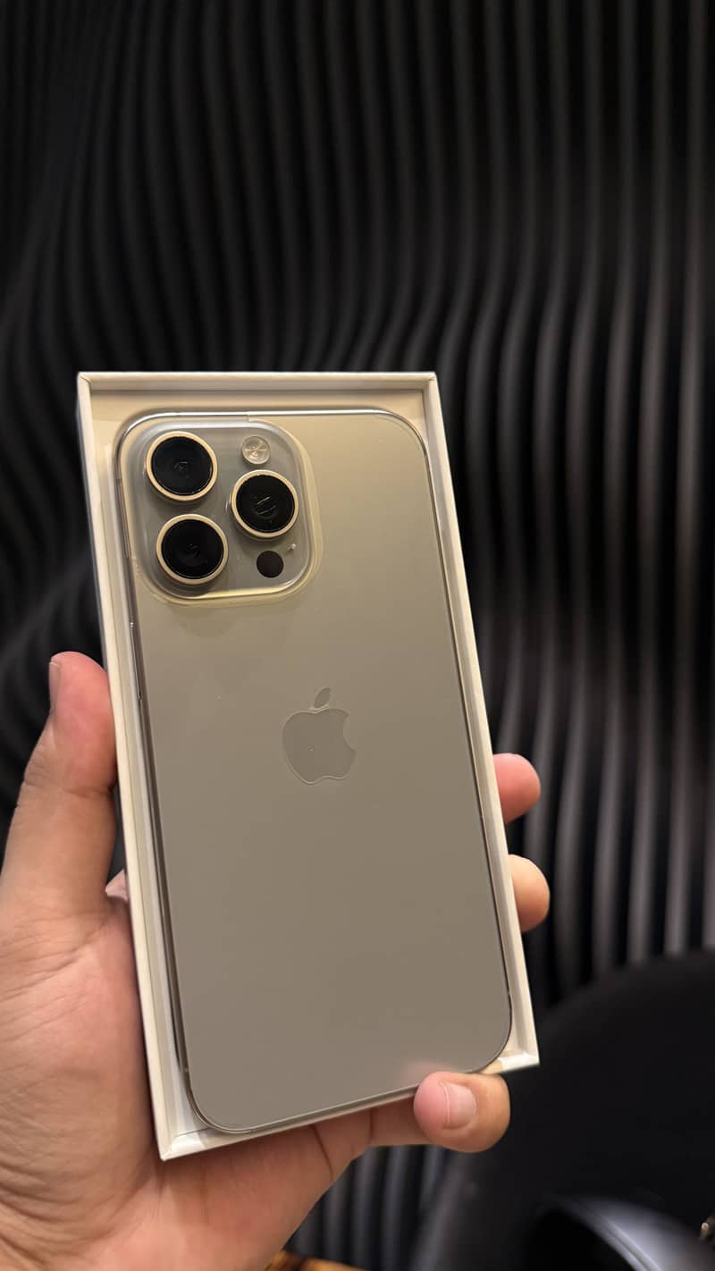 iPhone 15 Pro Max 0