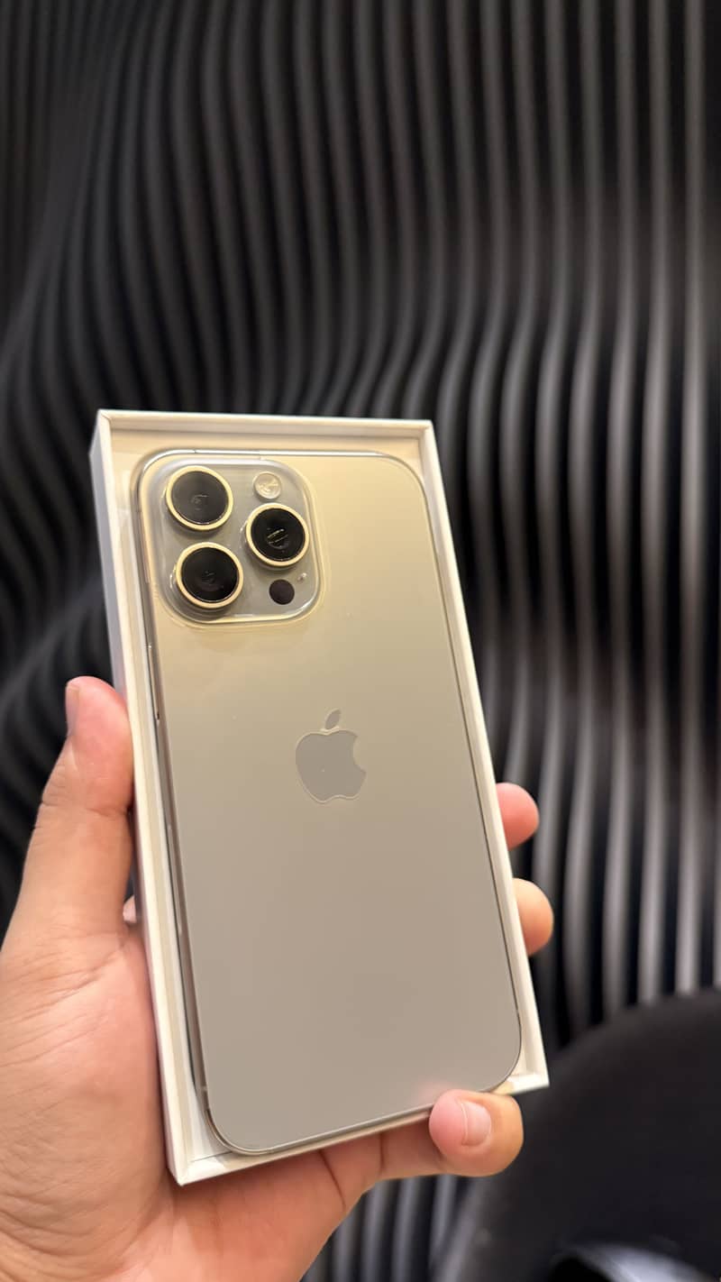 iPhone 15 Pro Max 1