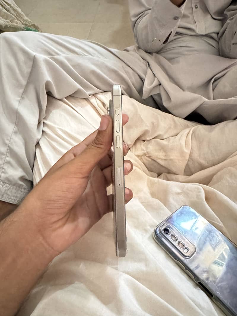 Apple iPhone 15 Pro Max 3