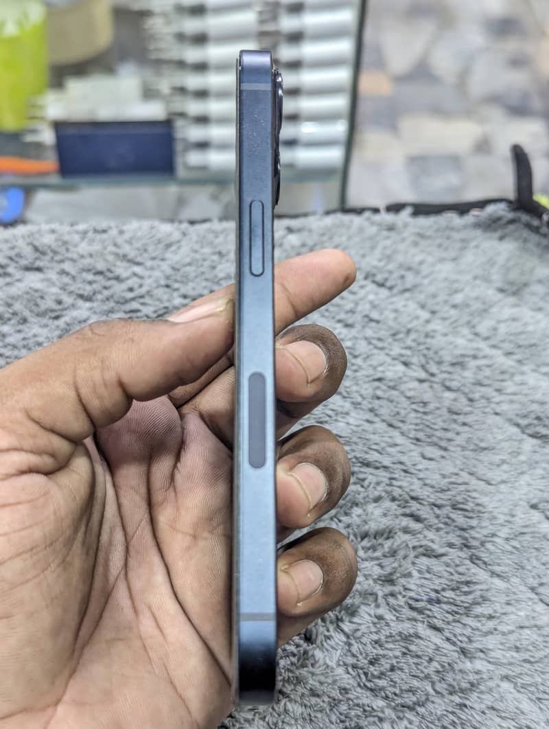 Apple iPhone 13 2