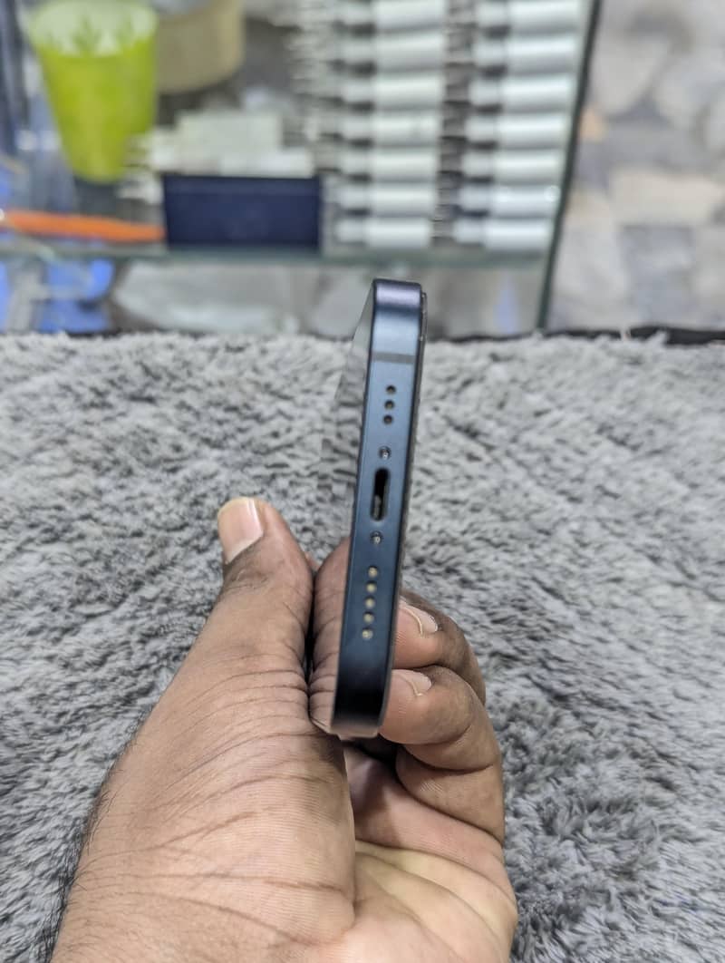Apple iPhone 13 5