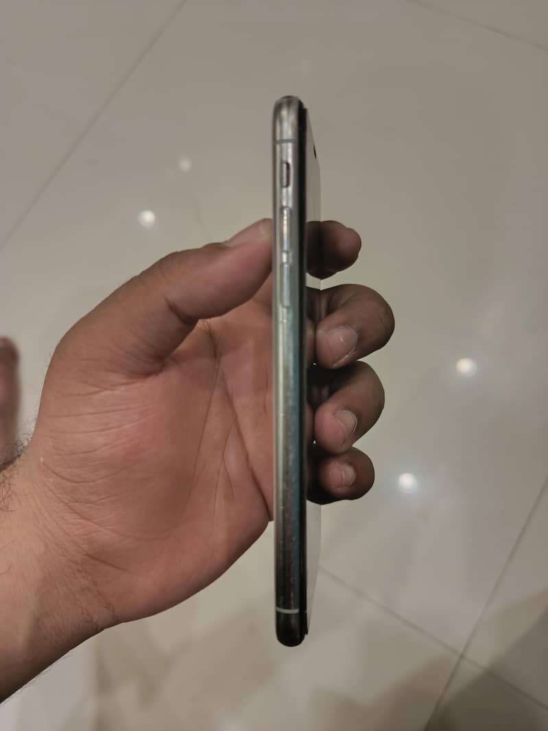 Apple iPhone X 3