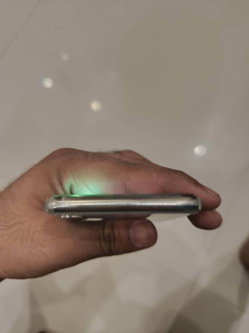 Apple iPhone X 4