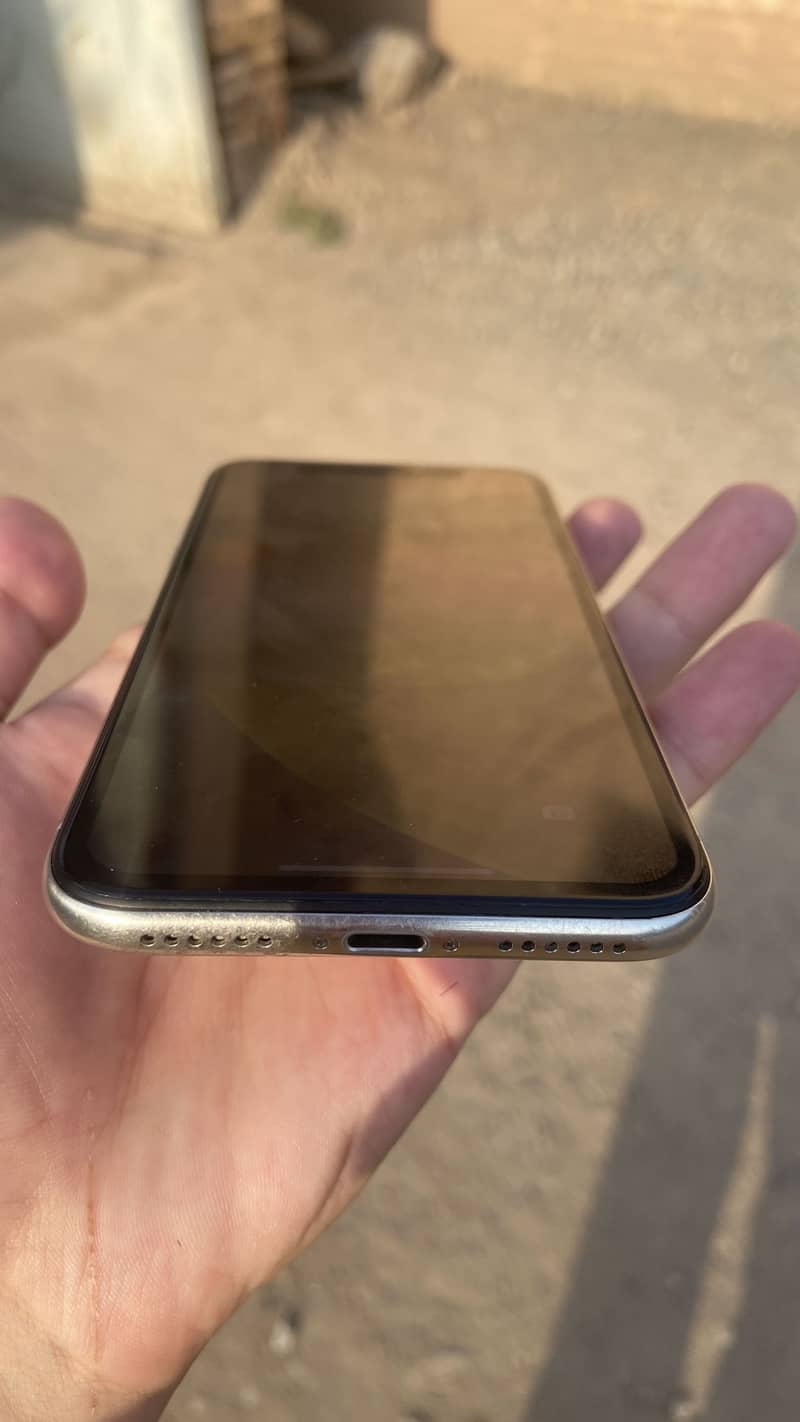Apple iPhone X 4