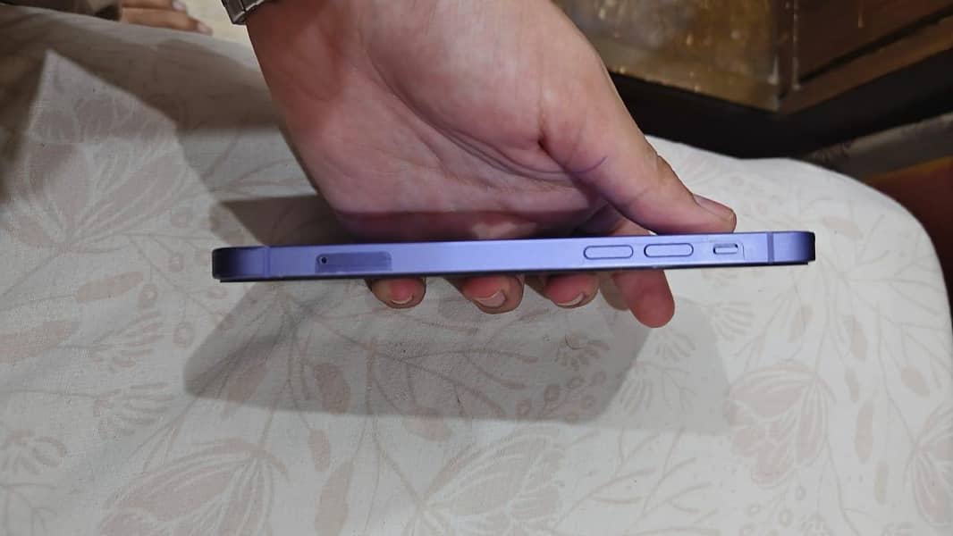 Apple iPhone 12 1