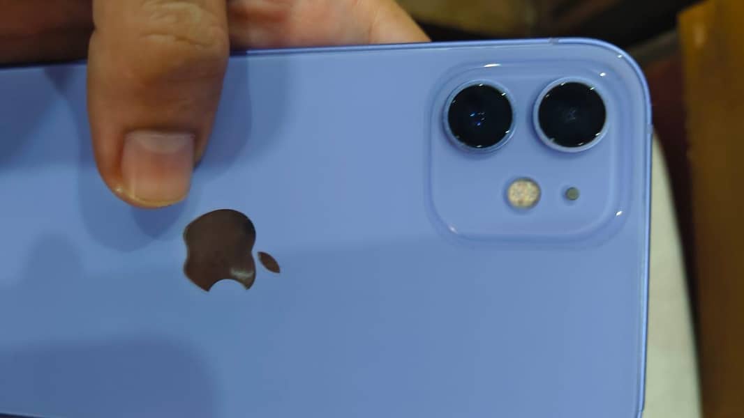 Apple iPhone 12 4