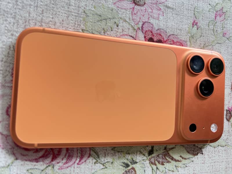 Apple iPhone 17 Pro Max 4