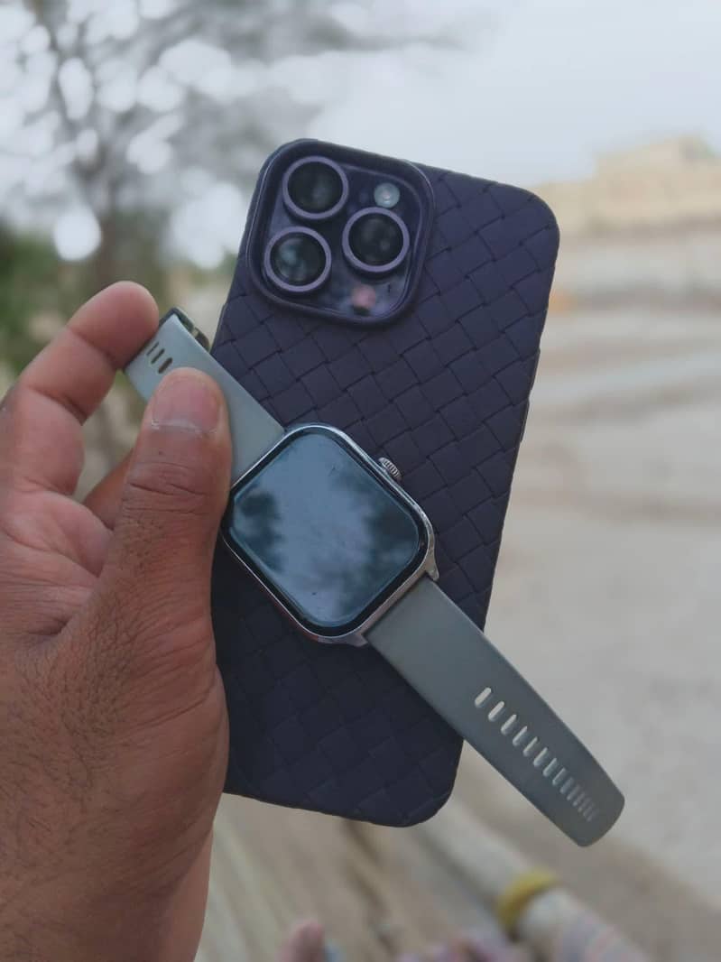 Apple iPhone 14 Pro Max 0
