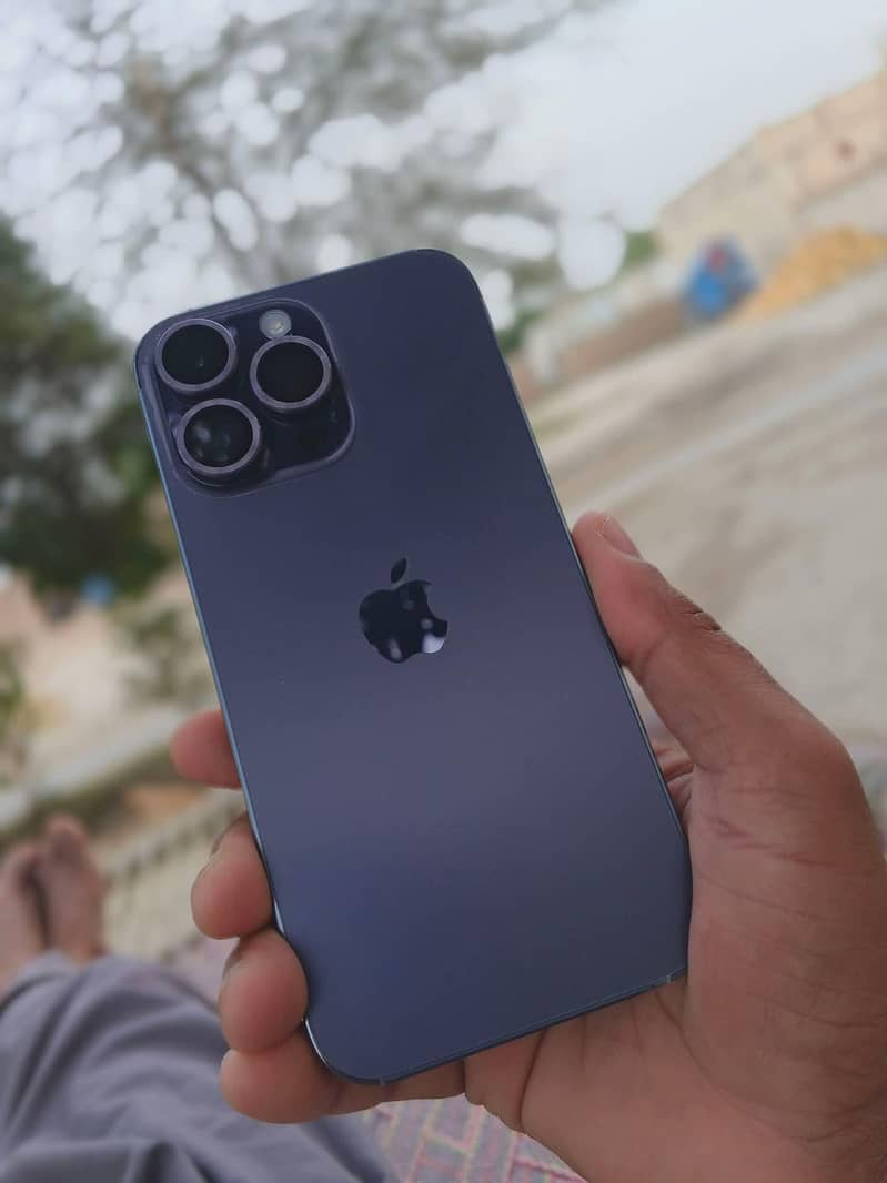 Apple iPhone 14 Pro Max 1