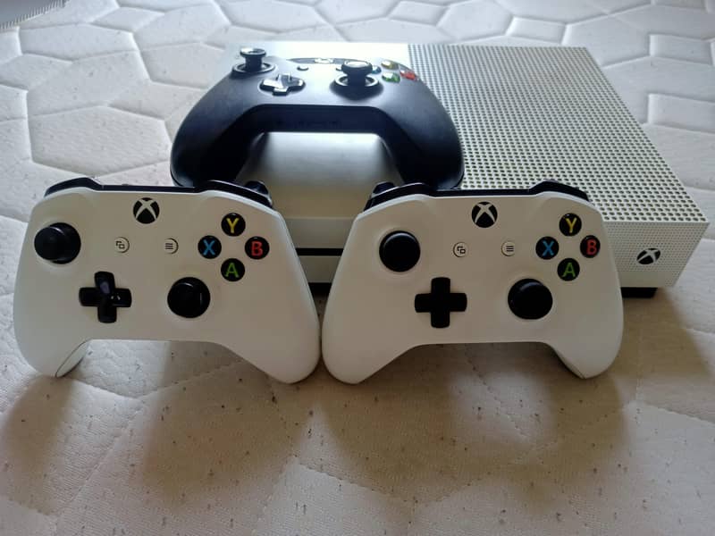 Xbox One S 1