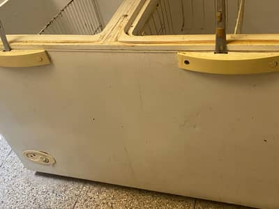 waves deep freezer 210