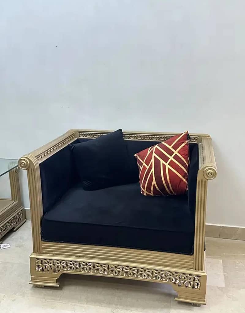 7 seaters sofa with Table 4