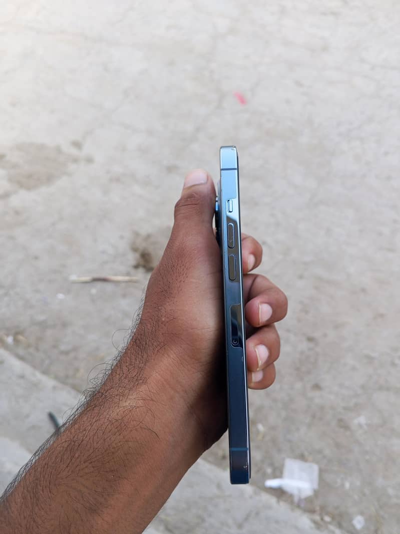 Apple iPhone 13 Pro 2