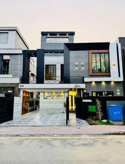 10 MARLA SOLID OWNER BUILT HOUSE IN BAHRIA TOWN SECTOR E AVAILABLE FOR SALE