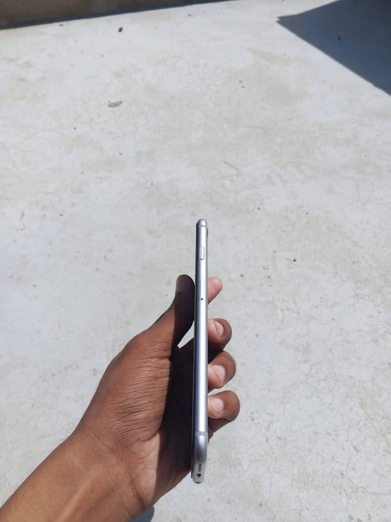 Apple iPhone 6 Plus 3