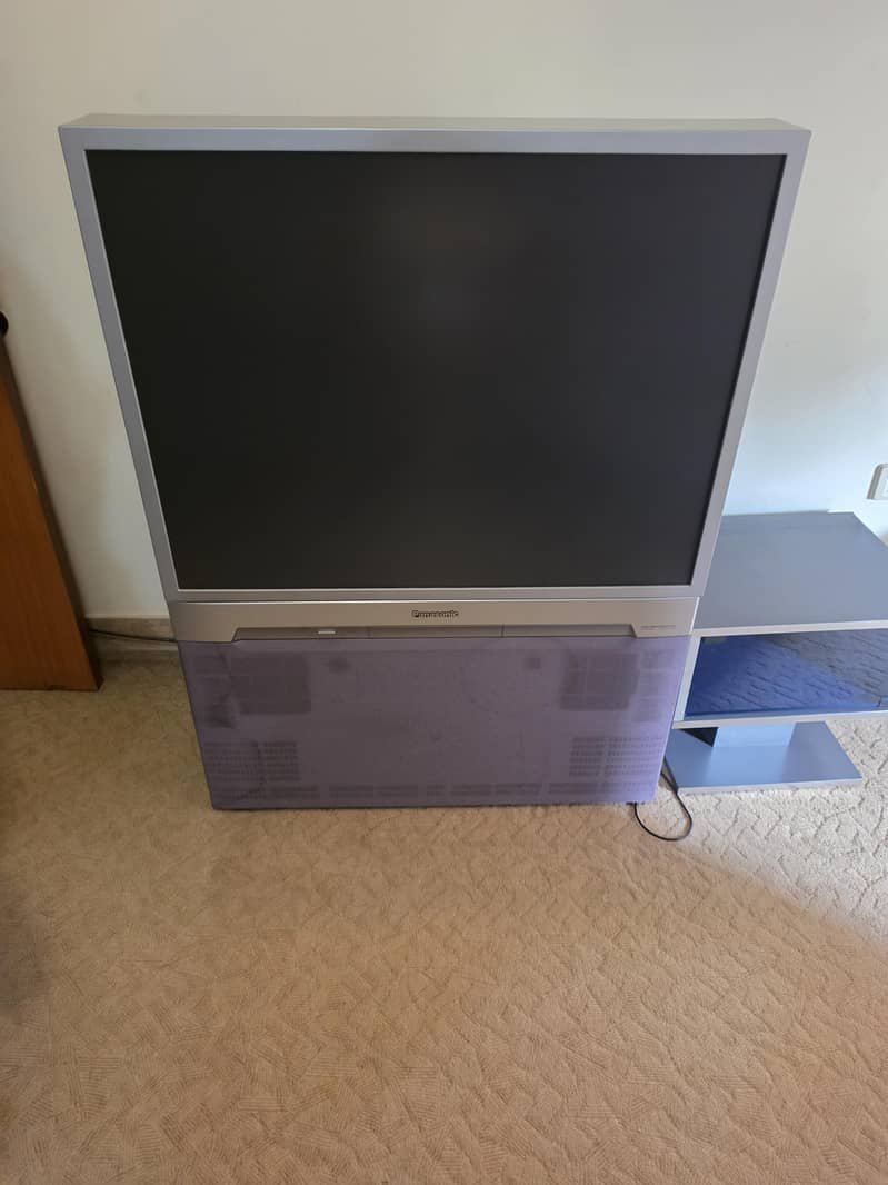 standing TV 0