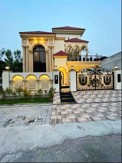 10 MARLA HOUSE IN IDEAL LOCATION NEAREST TO LHR RING RD INTERCHANGE AVAILABLE FOR SALE IN BAHRIA TOWN