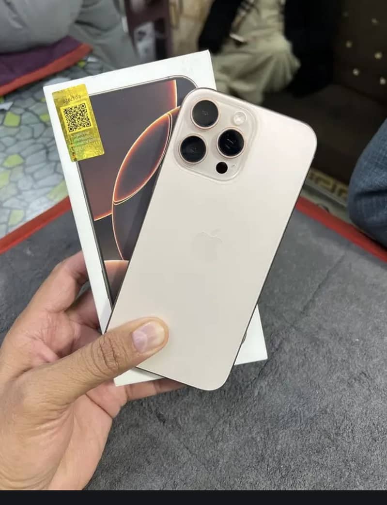 iPhone 16 pro max 4