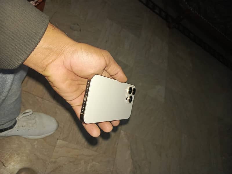iPhone 16 pro max 5